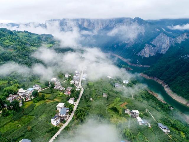 雨中的恩施大峡谷有多美！