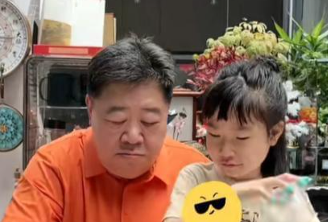 为孝顺父母坚持丁克21年，老人全送走后，53岁的他才愿意生娃