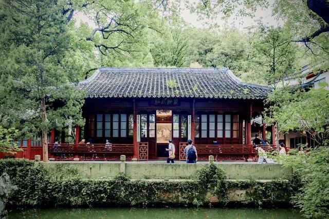 这座城市的8月是限定的！这里富贵迷人眼，没有人来了会不心动