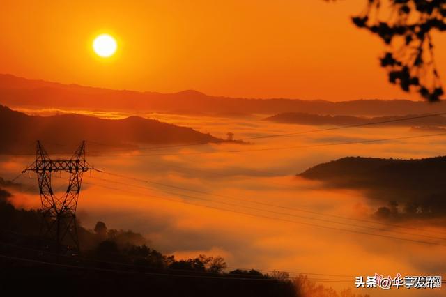 华亭：关山起云海 霞光耀华亭