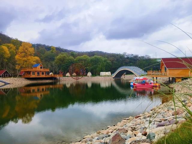 秦人故里，一湖秋色。