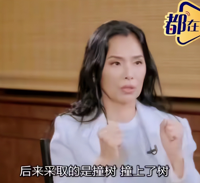 脊柱断裂、前夫已死，63岁的"亚洲天后"韦唯，已然走上了另一条路