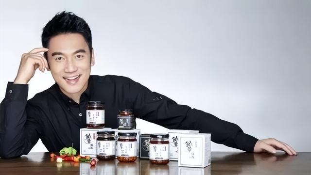 男明星做饭人设多赚钱？谢霆锋烤肠卖15亿，林依轮辣酱估值3.6亿