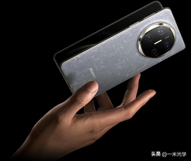 2025折叠旗舰深度解析，华为Mate X7影像与性能全面跃升