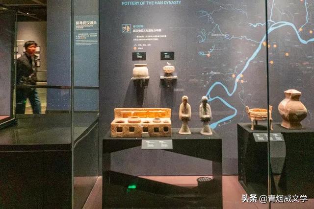 盘龙悠远银杏黄 水中学友情谊长