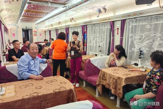浪漫七夕，情暖列车：“环西部火车游·崆峒号”的温馨之旅