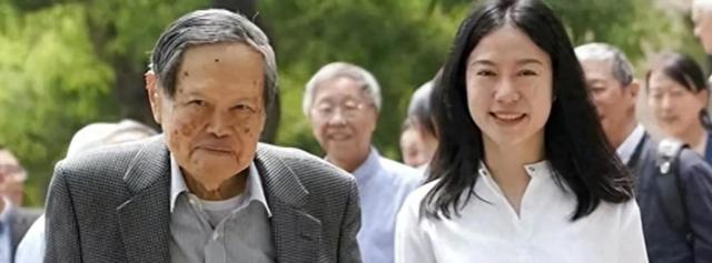 “报应”终于来了！杨振宁一生聪明，却在与翁帆的爱情中迷茫