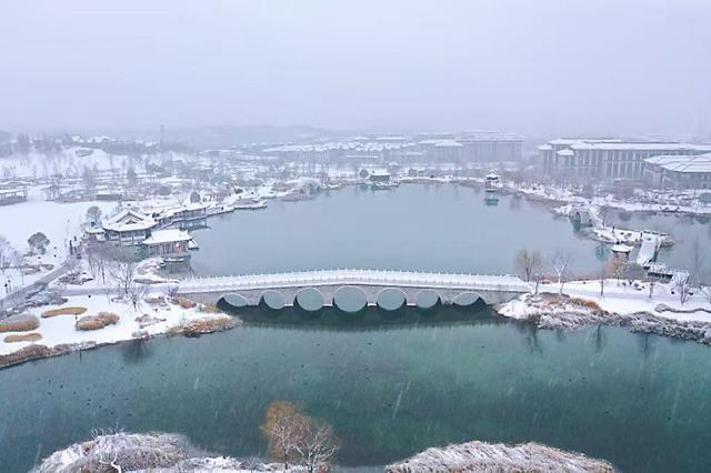 初雪染晋城