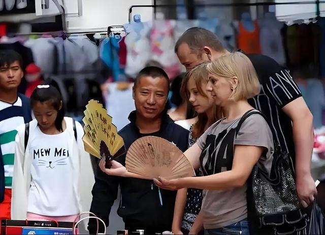 向东看！普京亲笔签字，俄罗斯将对中国免签，中俄关系更上一层？