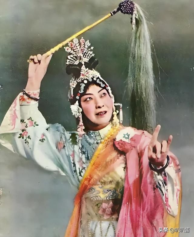 善恶终有报！47岁“跌落神坛	”的李玉刚，终是活成了“跳梁小丑”