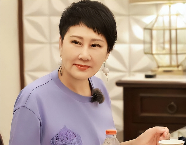 63岁张凯丽也没想到，因阅兵上的一个举动，她的口碑“彻底逆转”