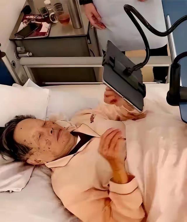 杨振宁告别仪式上，49岁翁帆近照曝光，原来杜致礼亲妹真的没说错