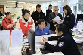 您的身份证到期了吗？可提前一年办理→图片