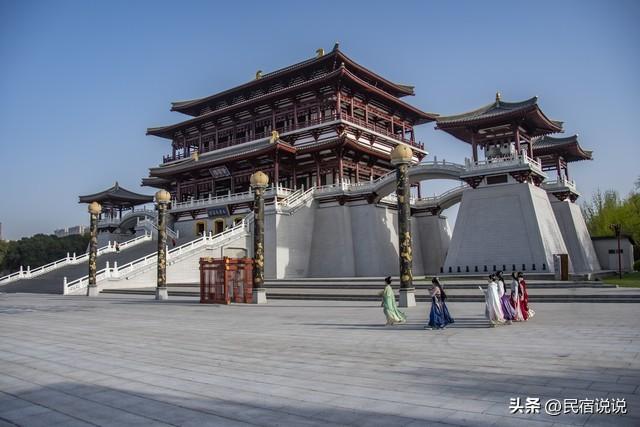 2月23日，“秦皇”开着公交带你看大雪中的西安十景。