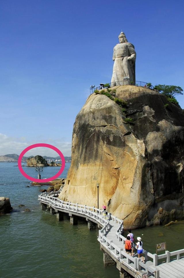 厦门鼓浪屿印斗石，一块巨型岩石，高20余米，因形状如印玺而得名