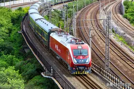 Z70次列车由乌鲁木齐到北京西，全程3144公里，平均速度111.2km/h图片
