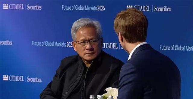 英伟达 100% 撤离中国市场，黄仁勋直言：美国这步棋，终究反噬了自己