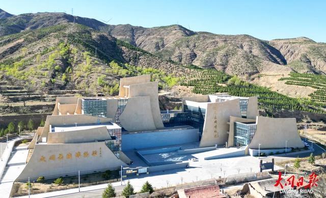 这条自驾线藏不住了!大同长城秋日“颜值爆表”~