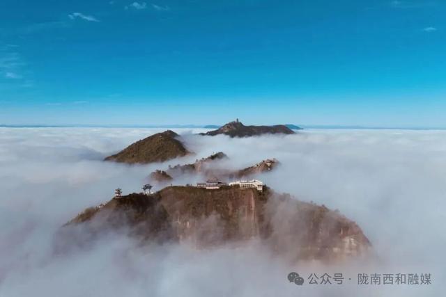 西和：云华山云海与林海重叠变幻美不胜收