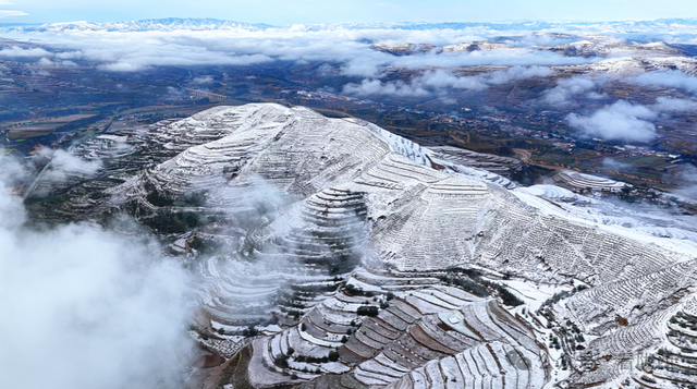 陇西：雪雾云山天地阔