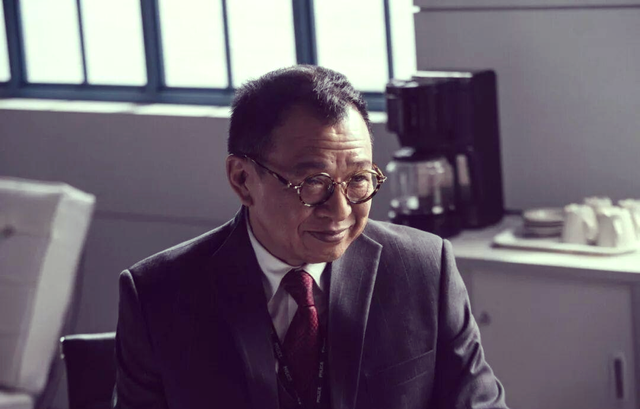 名门之后甘当绿叶，许绍雄家世有多显赫？40年演艺成港剧传奇