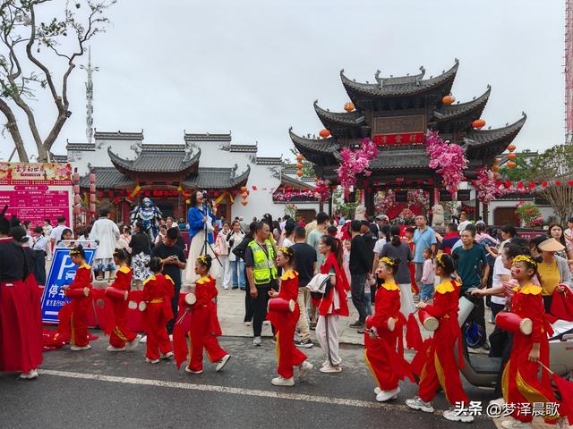 湖北：云梦国庆大巡游 楚韵风华映盛世 祥云欢歌庆华诞