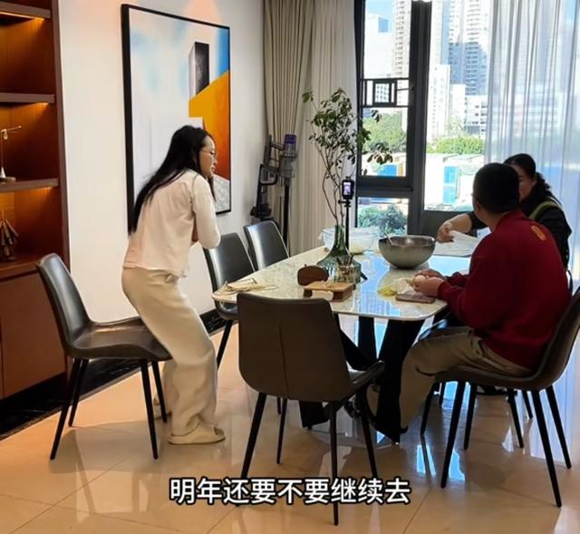 被红姐吓到了，原来这就是她不敢说出口的事，怪不得连小凤都笑了