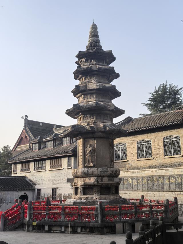 南京栖霞山一日徒步，游千年古刹，看漫山红叶