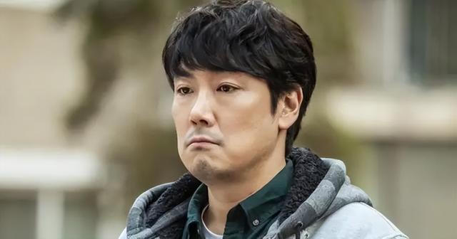震动韩国！著名演员被曝少年犯罪退圈，少年时犯的错该终身负责吗