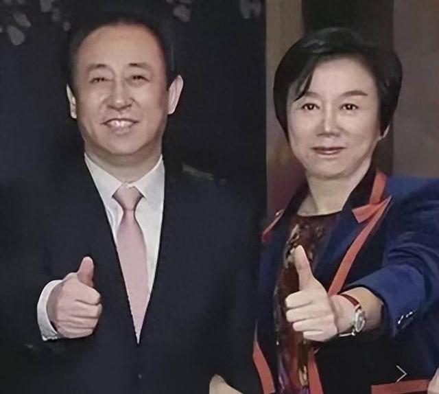 开始清算？逃到英国两年，许家印前妻再迎2大噩耗	，儿子也遭牵连