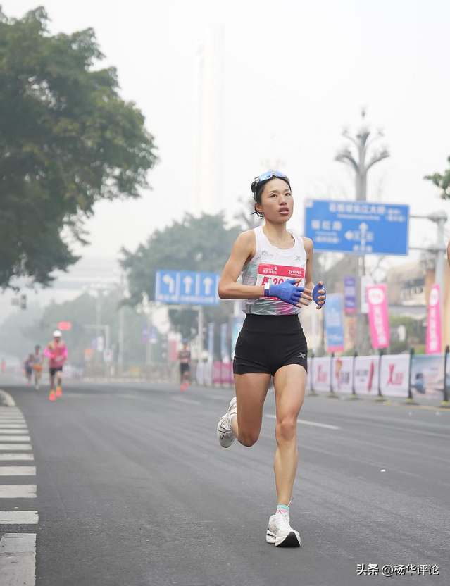 用“情商低	”斥责张水华的人啊，你们对圆滑和世故该有多么膜拜！