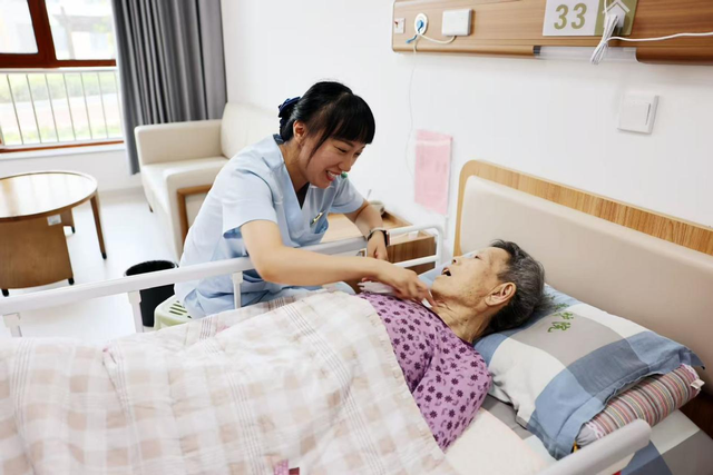 中国将迎人口死亡高峰？22年1041万	，23年1100万，去年死亡多少？