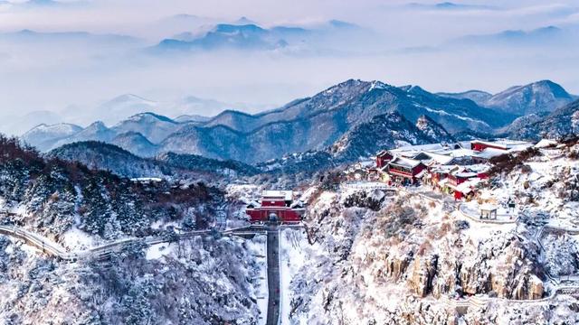 美到失语！雪后泰山限定风景，仿佛天宫坠落人间！