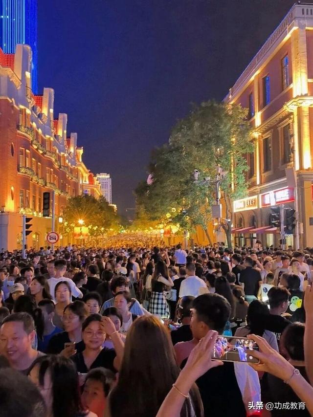 快去看！喜迎上合峰会，天津津湾广场绝美夜景“杀疯了”！