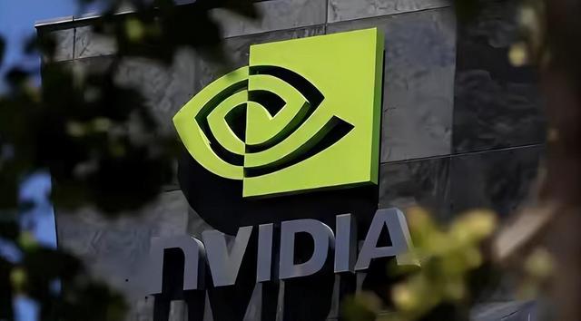 用国产替代国外芯片！黄仁勋高调“唱衰”美国AI，直言中国将赢！