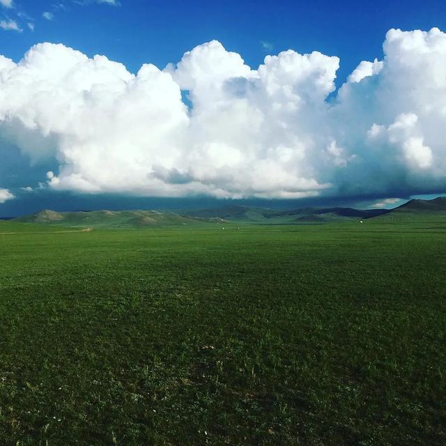 第一个徒步环游世界27年的人刷屏，网友却不买账：丢下儿子不管，算什么男人？