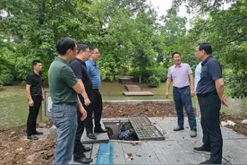 校党委书记吴正国一行视察校园防汛工作图片