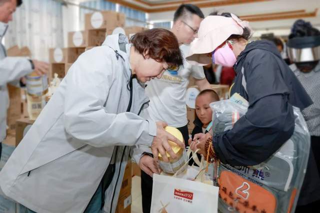 9年坚守,与爱同行!2025澳优基金会海普诺凯格桑花公益行圆满收官