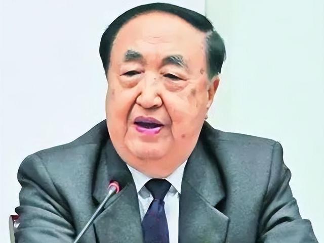 他54岁担任辽宁省委书记，曾查办东北乔四，57岁任黑龙江省委书记