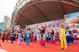 气氛到位！柳州萌娃的三月三“战袍”太秀了！图片