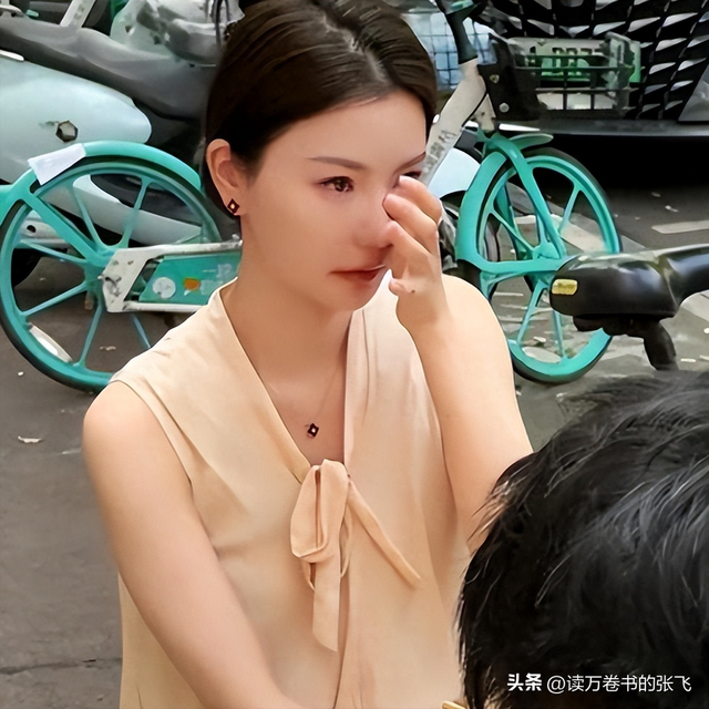 猴哥官宣离婚不到48小时，令人恶心的一幕上演，黄晓明也被牵连