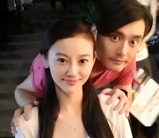 原来她早已去世，26岁全身溃烂因癌症而亡，被家人“吸血”多年！