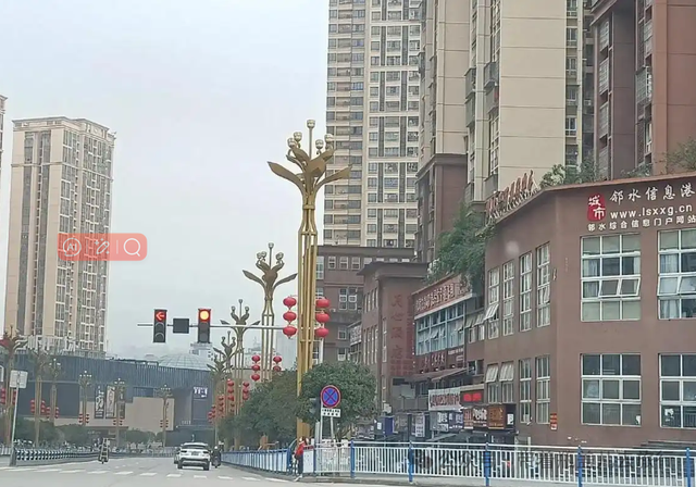 川东“反骨”小县城，身在四川心属重庆，民间戏称重庆编外成员
