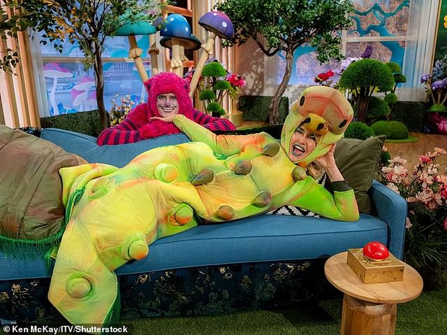 从疯帽子到红心皇后：英国电视节目打造奇幻版万圣节