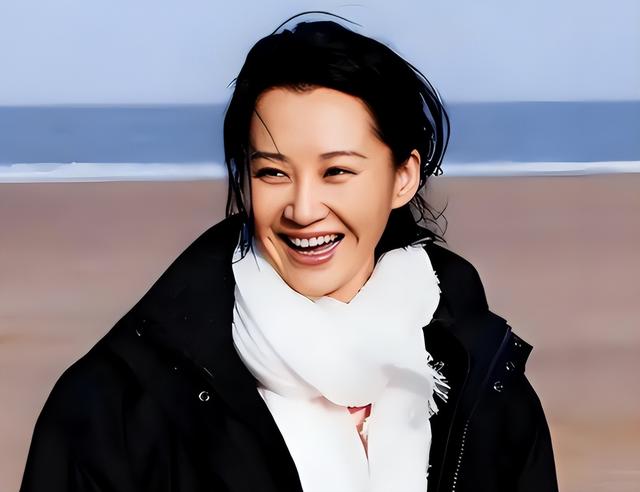 她一生 “风流成性	、老少通吃”，撩汉无数	，现如今56岁却依旧单身