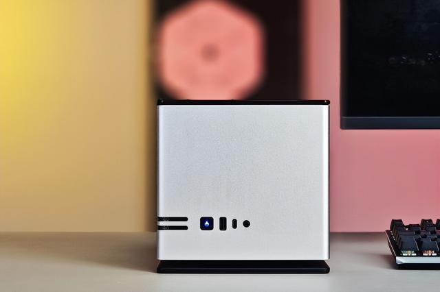 小巧强悍还静音 abee迷你液冷AI工作站评测：235B大模型流畅跑