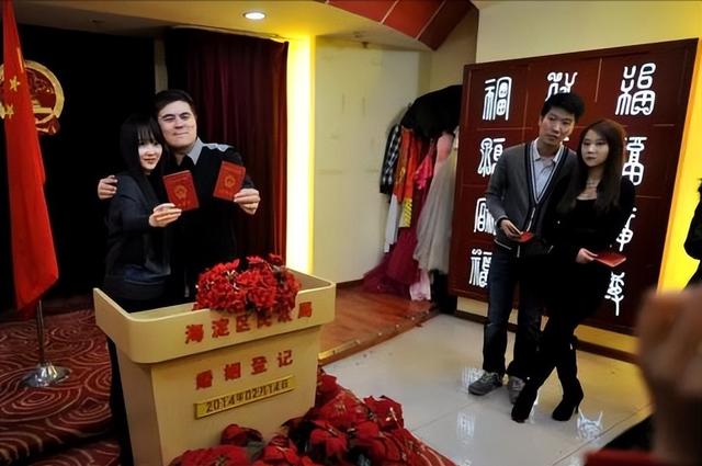 结婚背百万债，夫妻AA成趋势，难怪都不结婚，这些原因压倒很多人