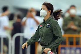 在我国部队中，飞行员的年薪有多少？说出来人人羡慕！图片