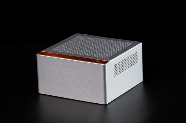英特尔酷睿Ultra5 230F+铭瑄挑战者H810ITX+乔思伯NV10装机分享！