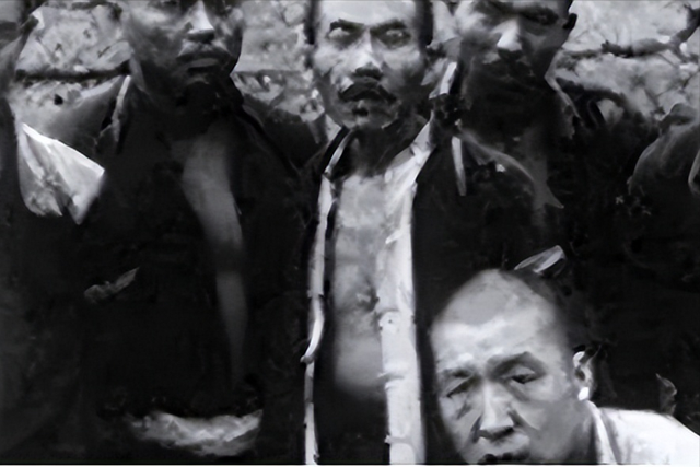 1950年，解放军剿匪到尼姑庵，一战士：这个小尼姑的胸脯有点大！
